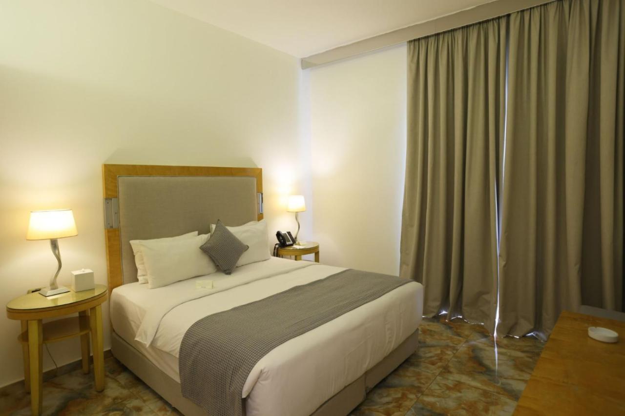 Riviera Hotel And Beach Lounge, Βηρυτός Εξωτερικό φωτογραφία